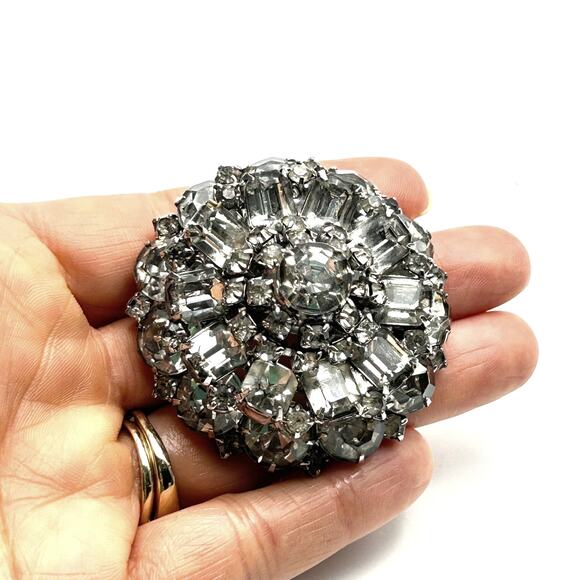 Vintage Round Domed Rhinestone Cluster Brooch Clear Crystals Silver Tone Large - Picture 4 of 5